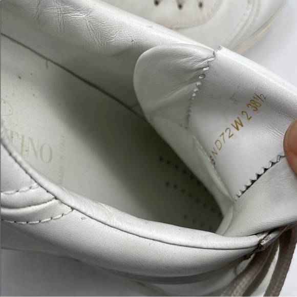 Valentino Garavani White Leather Sneakers. EU 38.5. - Picture 2 of 11